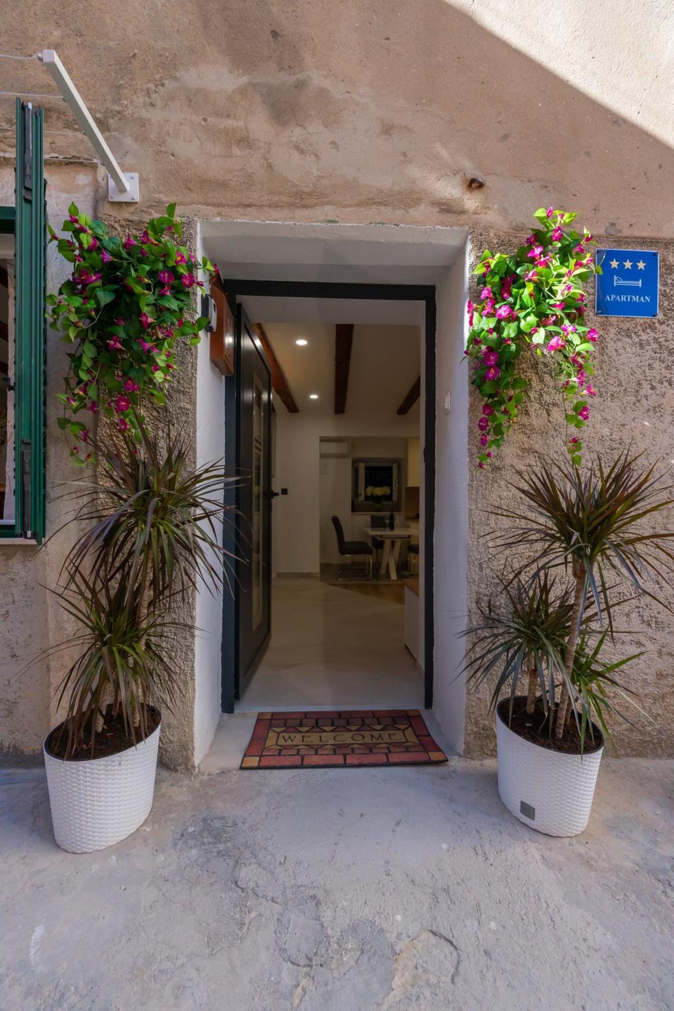 Bernard Deluxe Renovated Peaceful Old Town Gem Apartman Split Kültér fotó