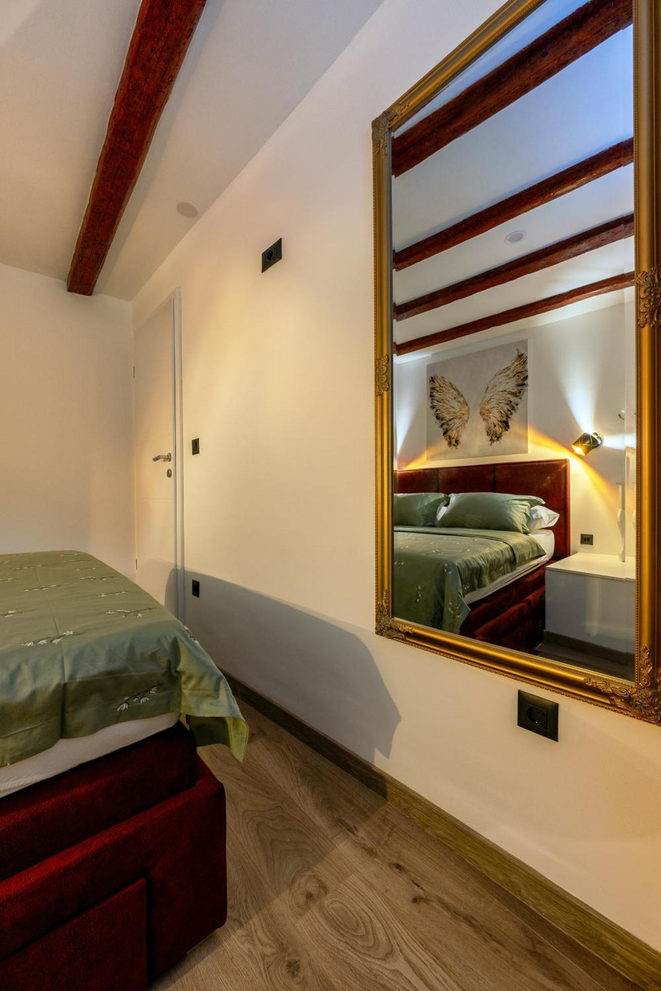 Bernard Deluxe Renovated Peaceful Old Town Gem Apartman Split Kültér fotó