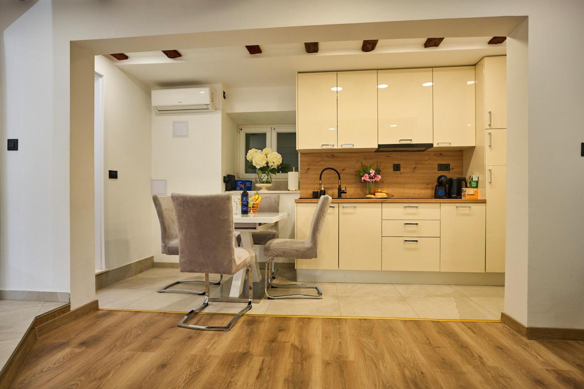 Bernard Deluxe Renovated Peaceful Old Town Gem Apartman Split Kültér fotó